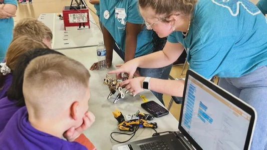Petoi_robot_dog_bittle_and_nybble_in_STEM_outreach_programs
